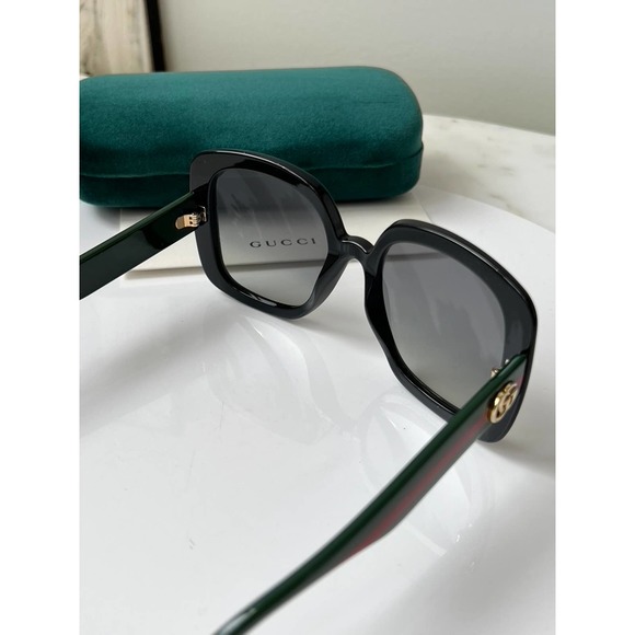 NEW GUCCI GG0713S Black Striped Arm Sunglasses $435 main image 4